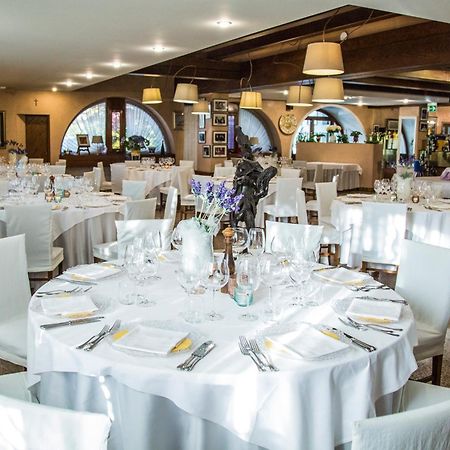 Hotel Posta 77 San Giorgio In Bosco Bagian luar foto