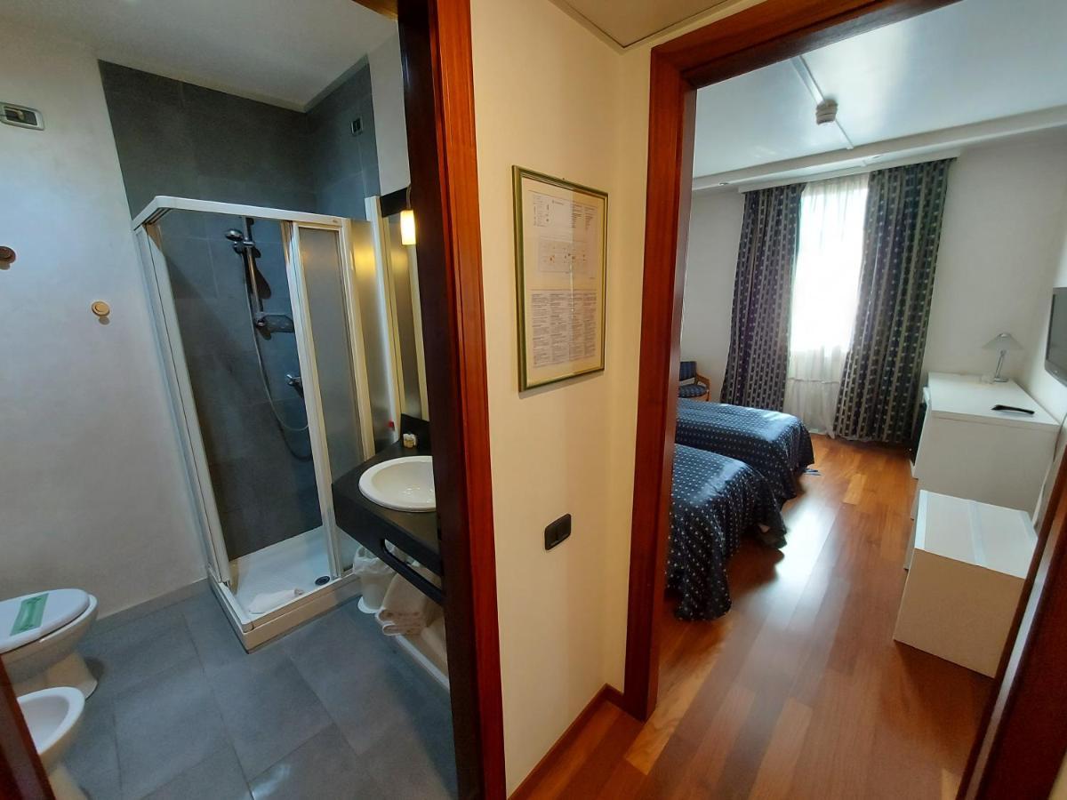 Hotel Posta 77 San Giorgio In Bosco Bagian luar foto