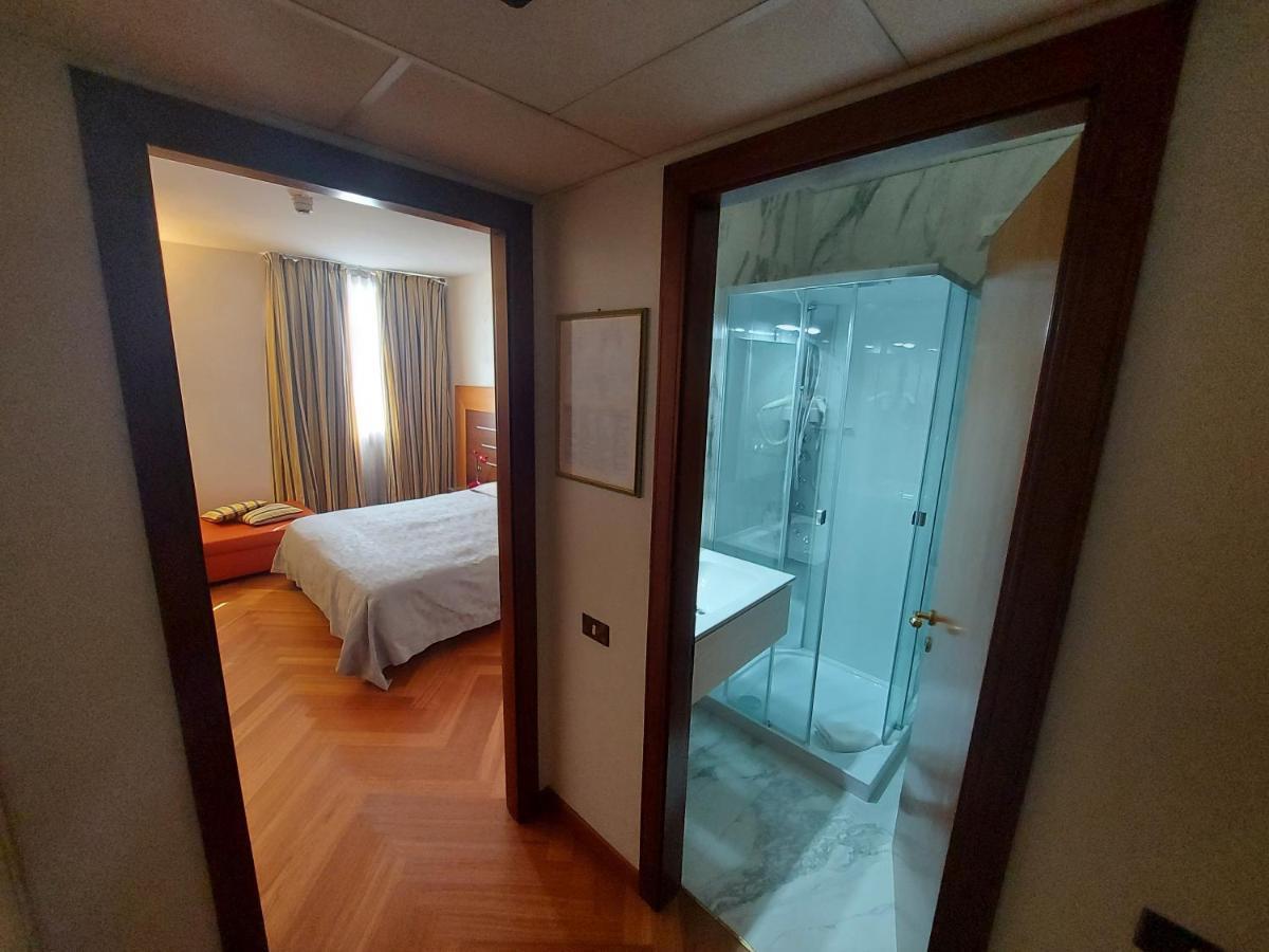 Hotel Posta 77 San Giorgio In Bosco Bagian luar foto