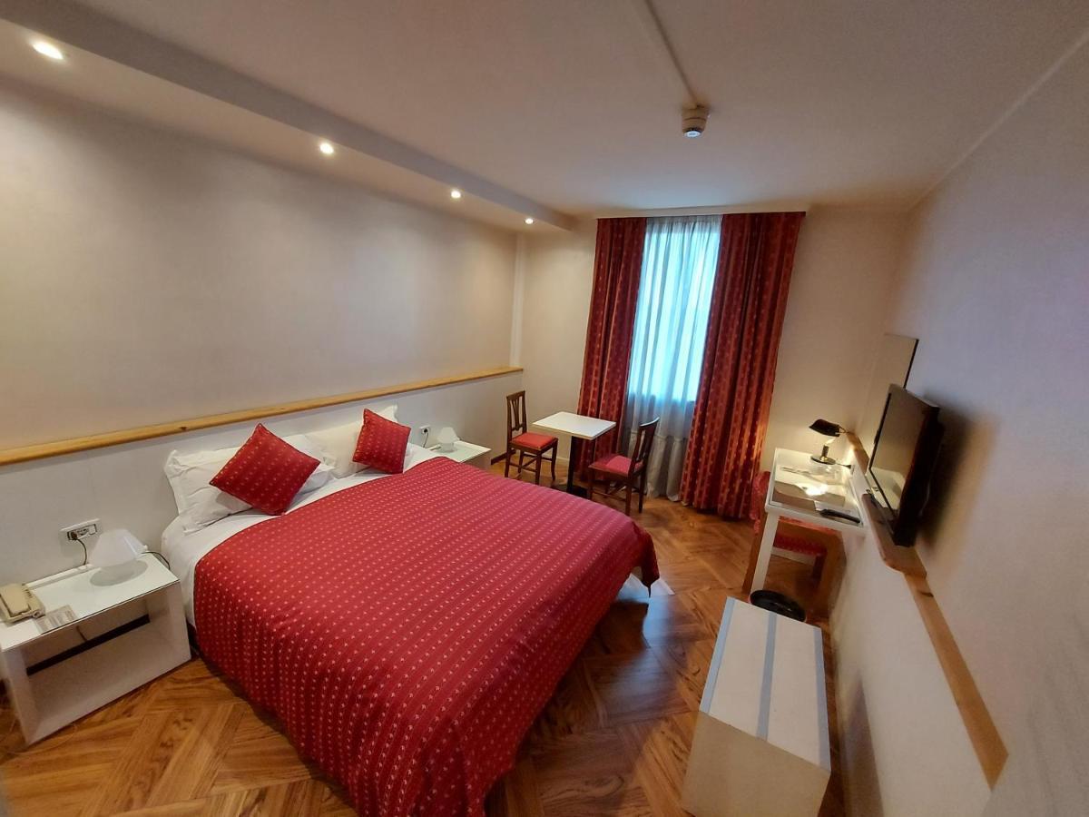 Hotel Posta 77 San Giorgio In Bosco Bagian luar foto