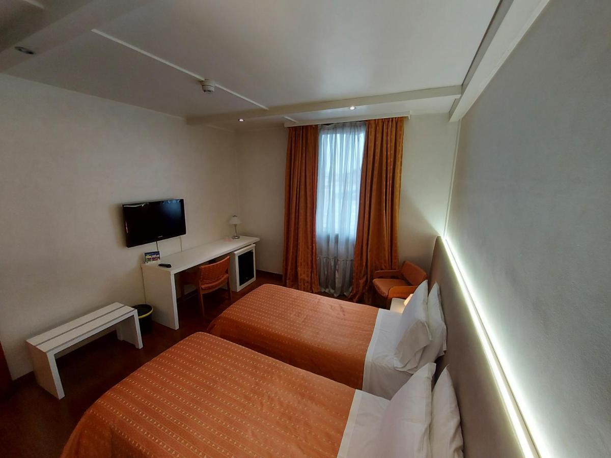 Hotel Posta 77 San Giorgio In Bosco Bagian luar foto