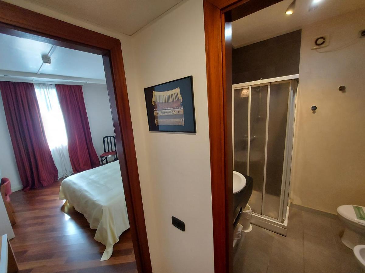 Hotel Posta 77 San Giorgio In Bosco Bagian luar foto