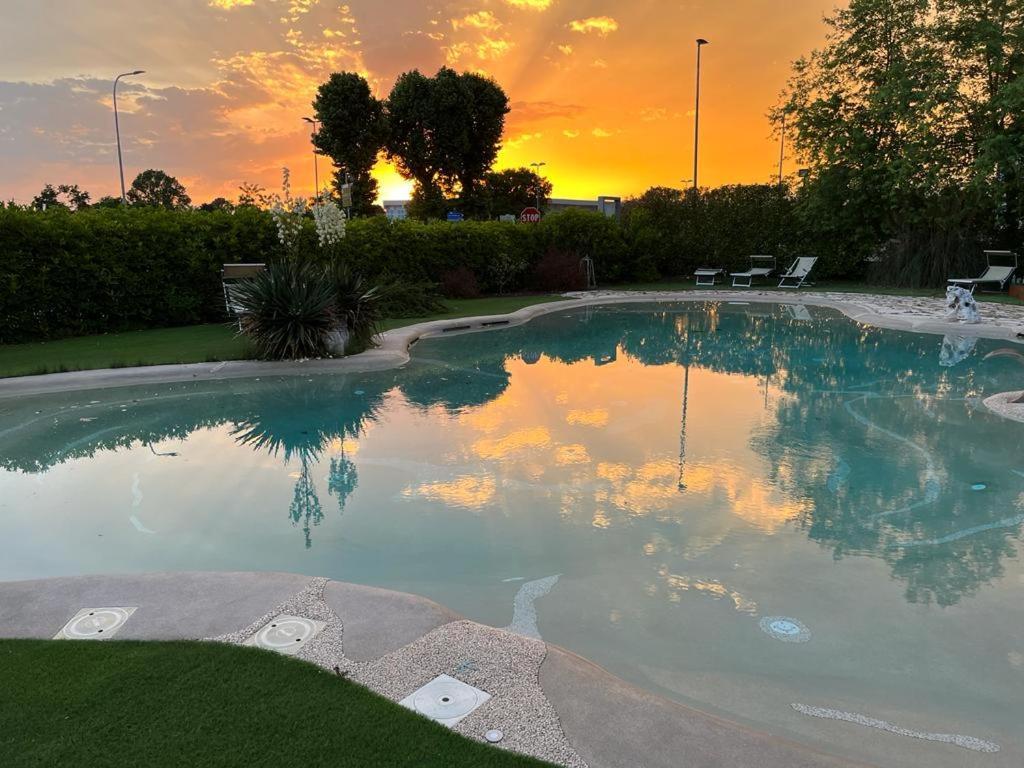Hotel Posta 77 San Giorgio In Bosco Bagian luar foto