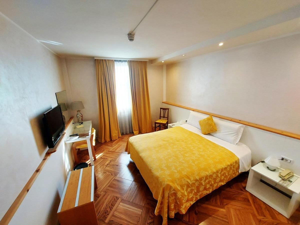 Hotel Posta 77 San Giorgio In Bosco Bagian luar foto
