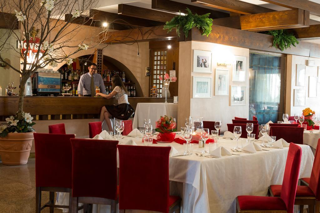 Hotel Posta 77 San Giorgio In Bosco Bagian luar foto