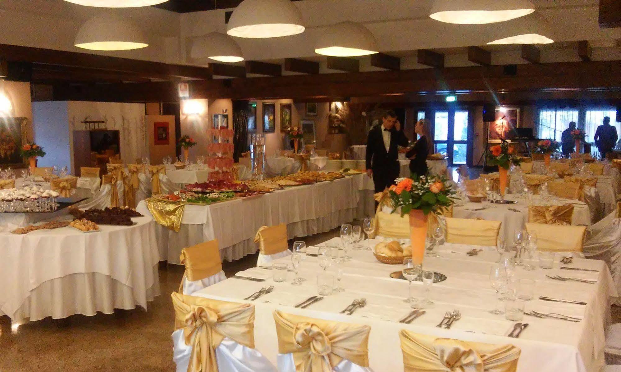 Hotel Posta 77 San Giorgio In Bosco Bagian luar foto